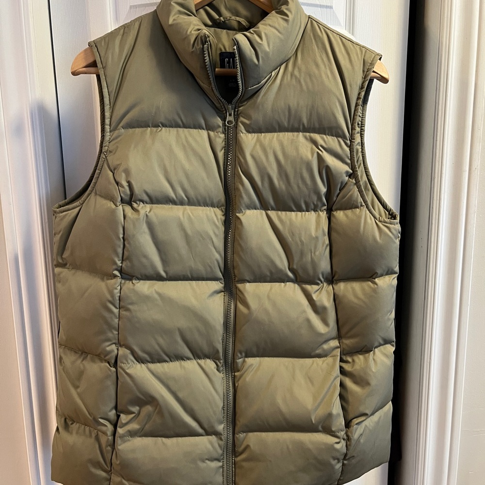 GAP Women’s Olive Down Filled Nuptse Puffer Vest